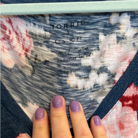 Torrid Classic Fit Size 3 / 3X Floral Short Sleeve T-Shirt - Picture 3 of 3